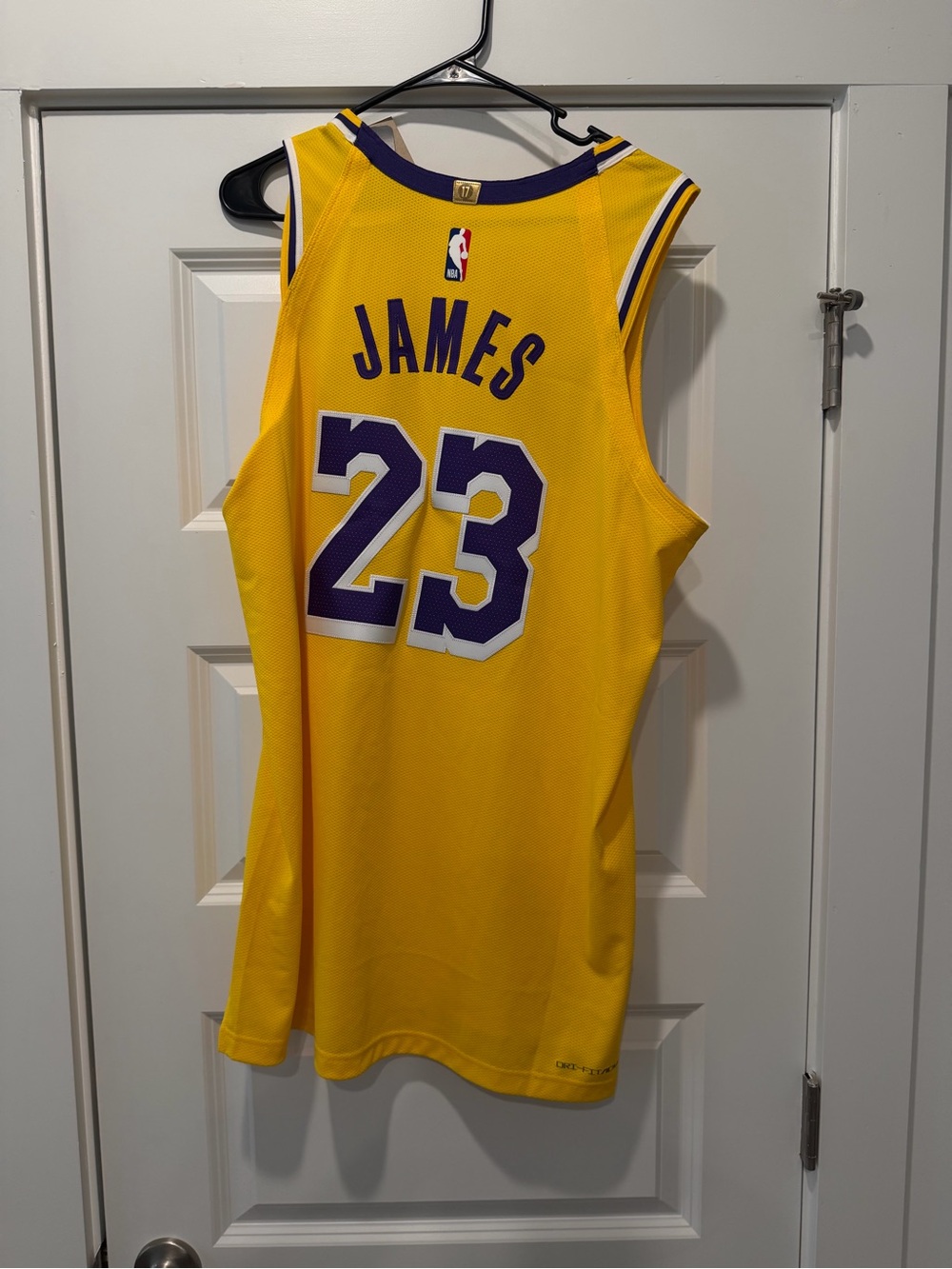 LeBron James Lakers Nike Authentic Jersey Gold #23 Size 48 - Picture 2 of 13